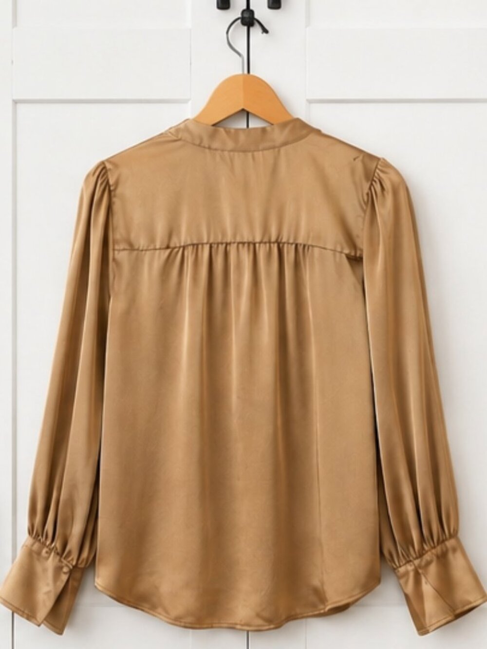 Banana Republic Gold Satin Blouse Large Long Sleeve V-Neck Career Office - Picture 2 of 5